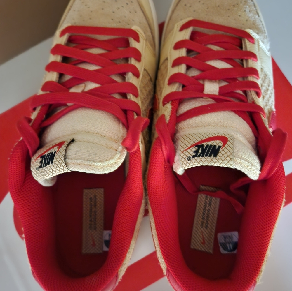 Nike Dunk Low Retro SE 'Strawberry Waffle' - Picture 3 of 8